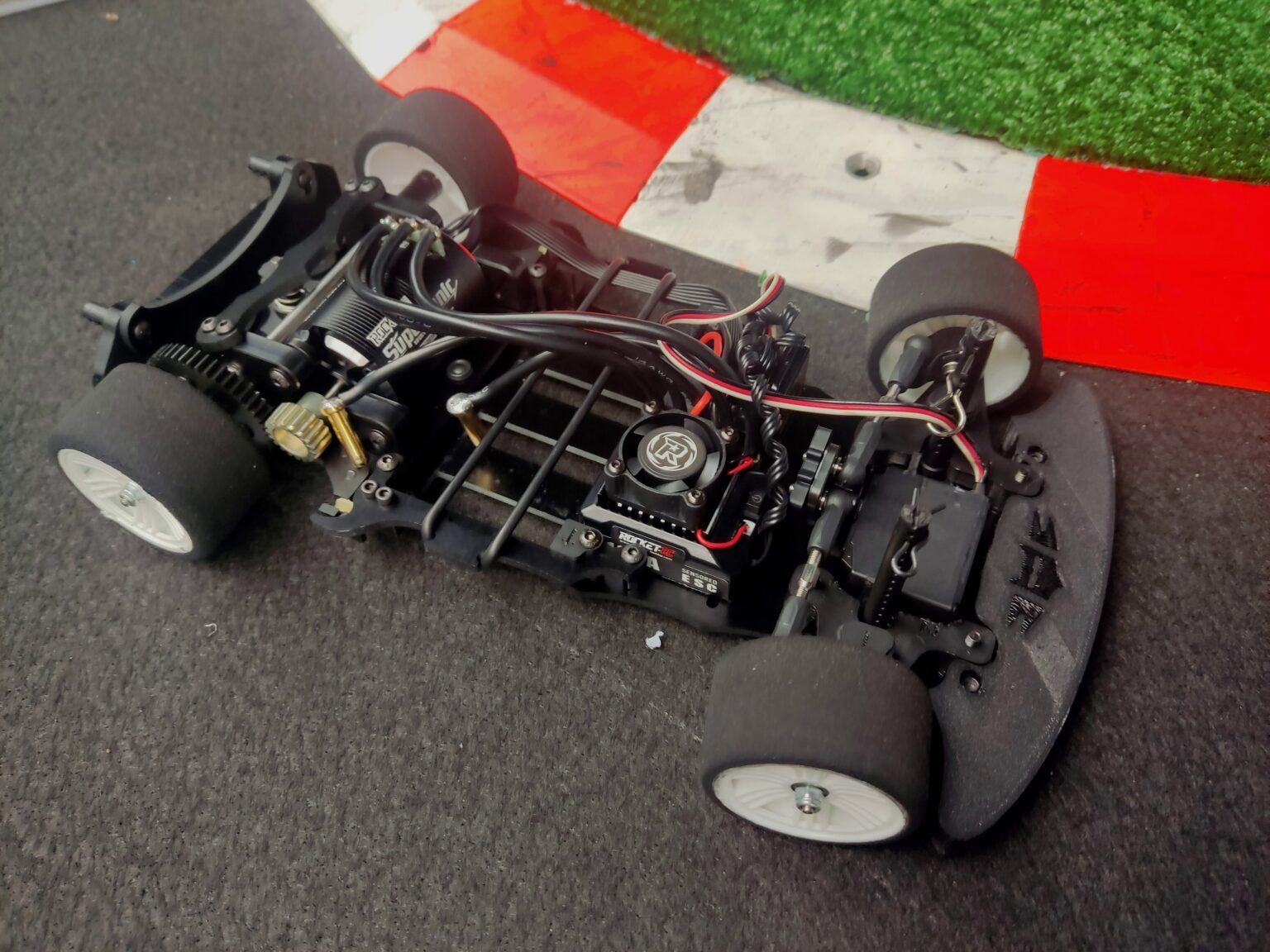 Jonge rijder bij RC Indoor Bleiswijk